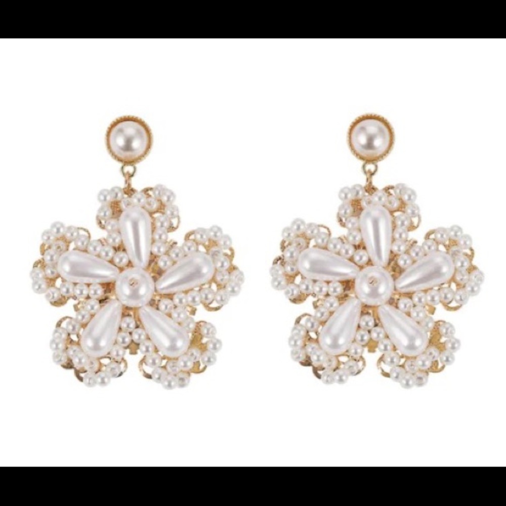 Zara Gold tone flower peal dangle earrings NEW - Picture 2 of 4